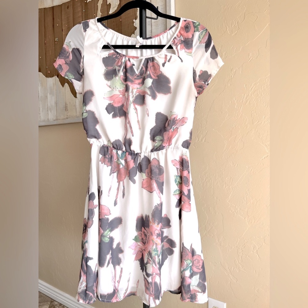 Frenchi Casual, short sleeve Floral Dress, multicolor; cream, pink, purple, SZ S